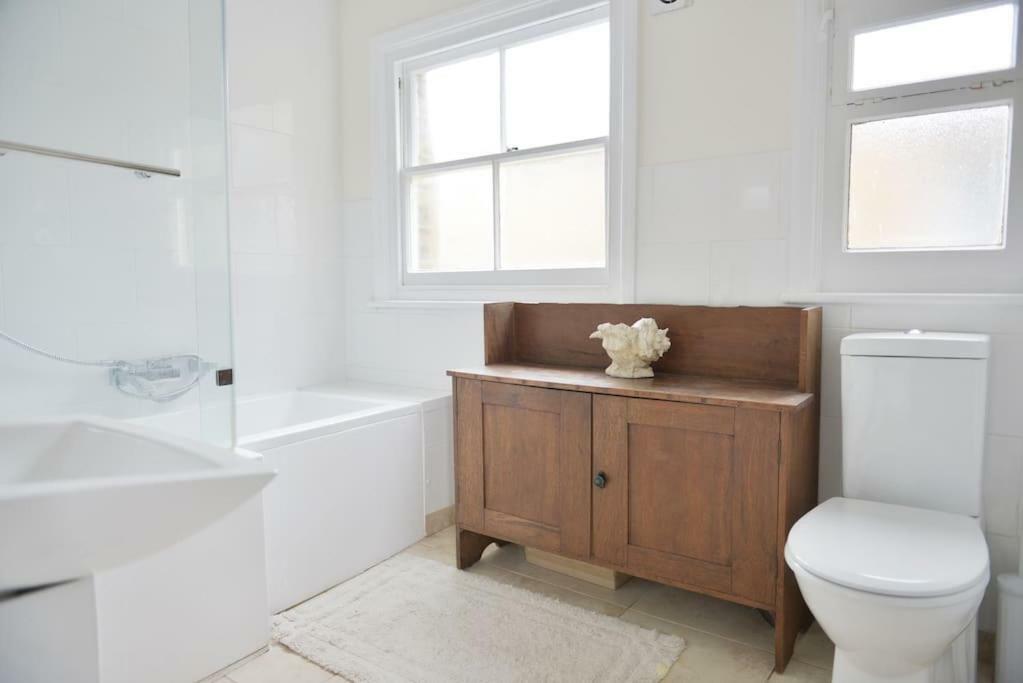 Summer House Hotel Thames Ditton Esterno foto