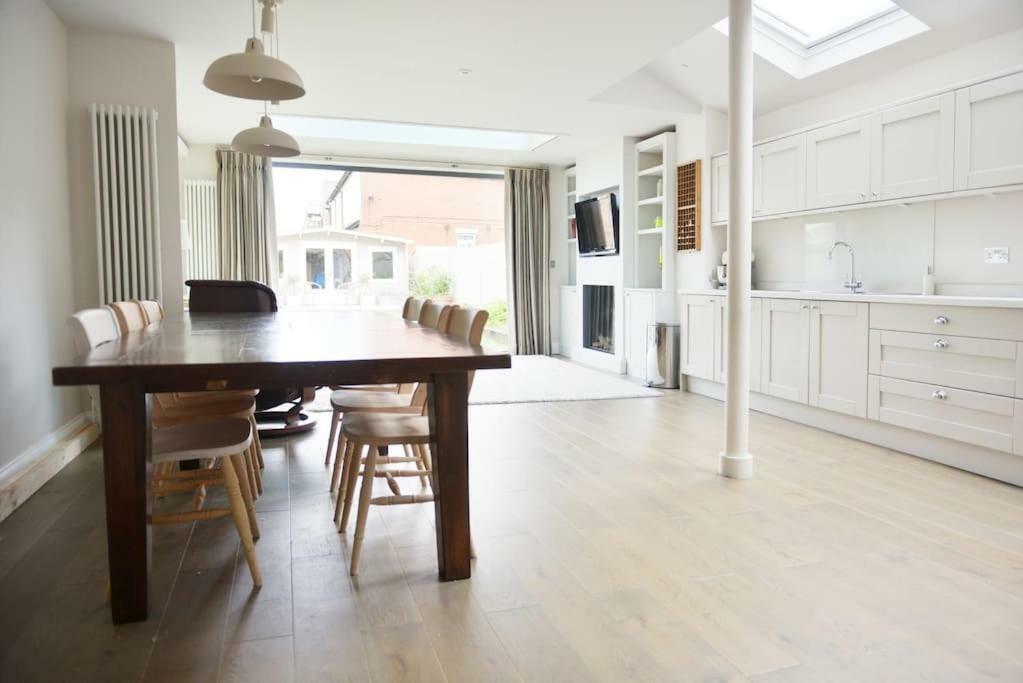Summer House Hotel Thames Ditton Esterno foto